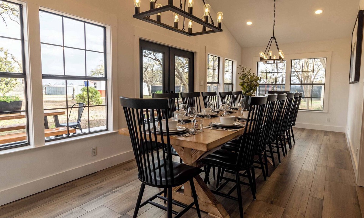 Fredericksburg House | Raymond Ranch -Main & Guest-Sleeps 20 - Fredericksburg Texas Finest