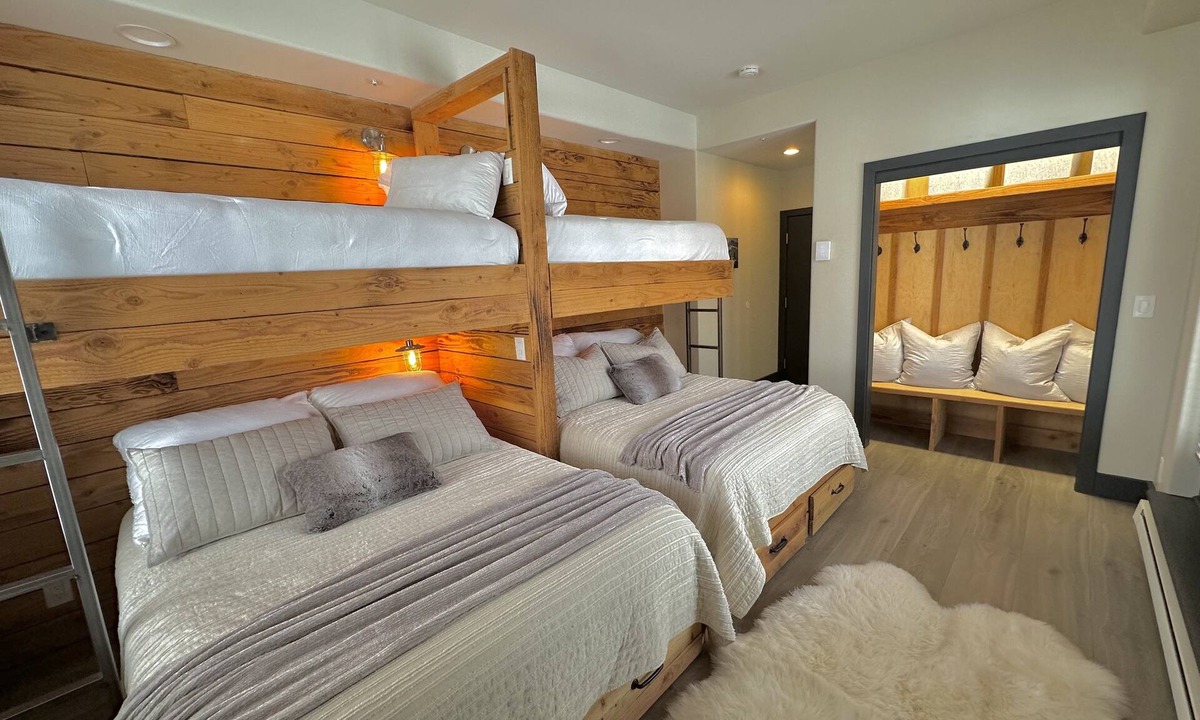 Salt Lake Mountain Resorts Condo | Recently updated & true ski-in/out 2Bed/3Bath. Closest building to the lifts!