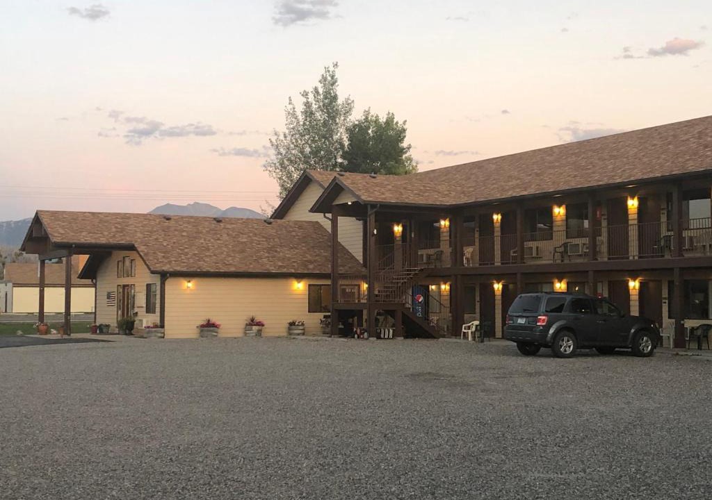 Ennis Hotel | Red Bear Inn