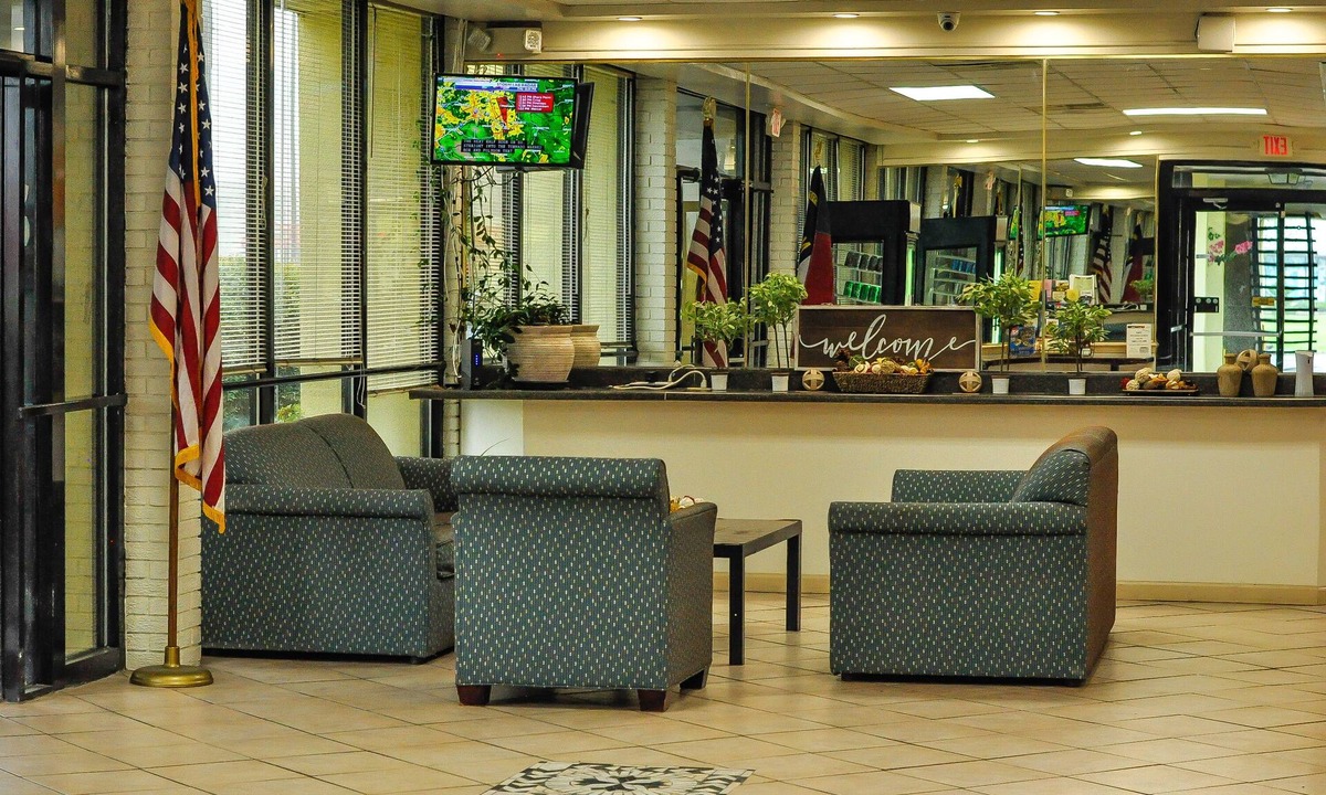 Kinston Hotel | Red Carpet Inn & Suites