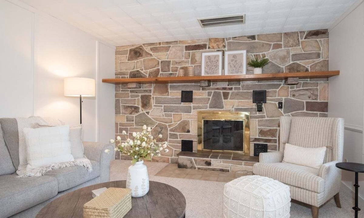Saint Thomas House | Relaxing Countryside Stay w/Game Room