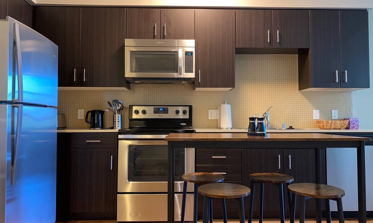 Mid-Wilshire Apartment | Relaxing Modern Unit near Beverly Hills