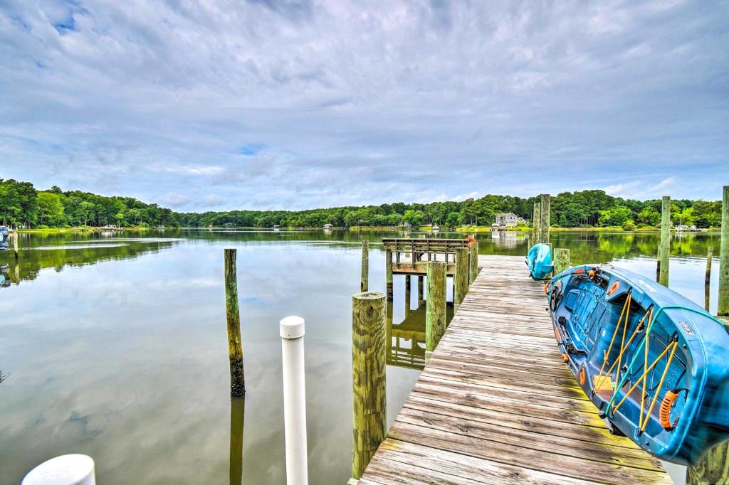 Dutton House | Relaxing Riverfront Cottage w/Boat Dock!