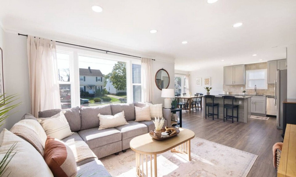 Parma Apartment | Remodeled 4 Bedroom With a Game Room!