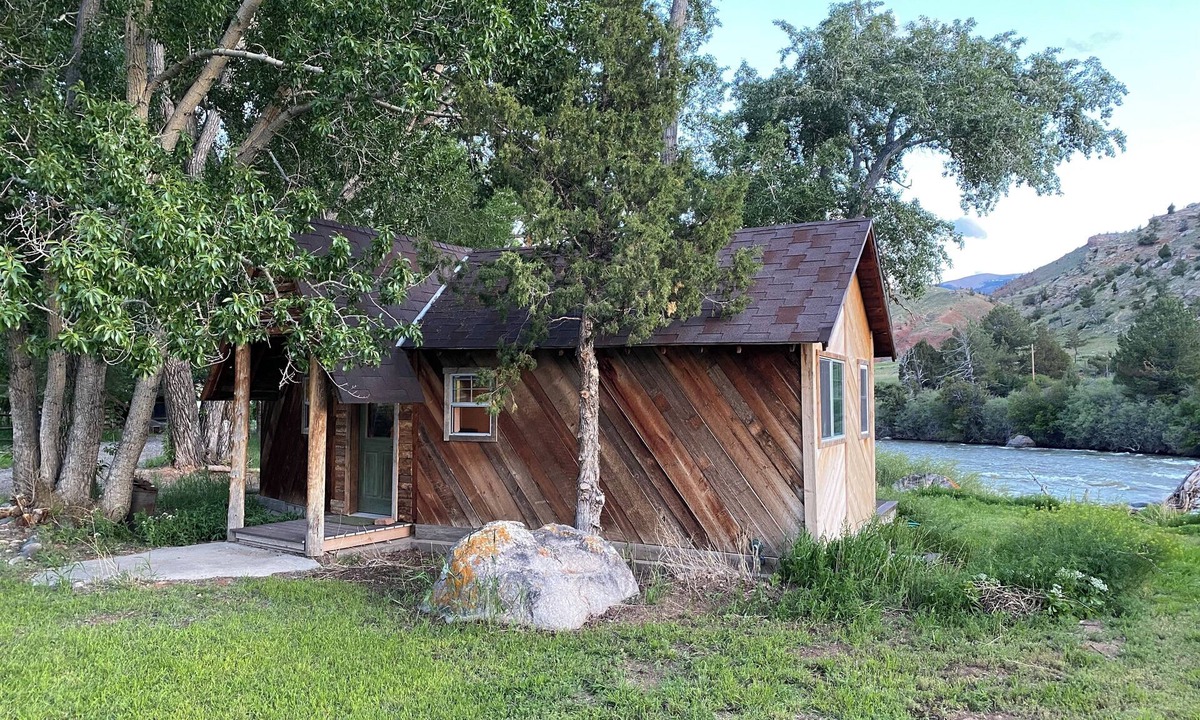 Dubois Cabin | Remodeled Cabin on 40 private acres of Wind River frontage with R/V hookup.n