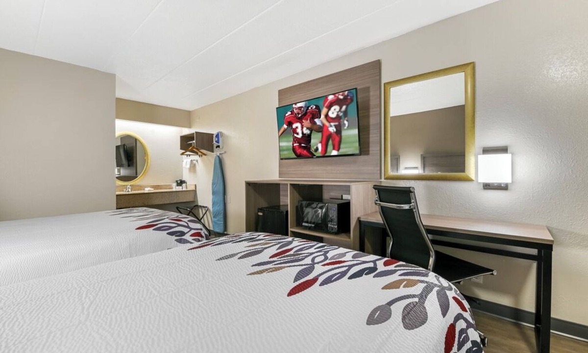 Montpelier Hotel | Renovated 2 Pet-Friendly Rooms Near Montpelier Mansion, Dinosaur Park & DC