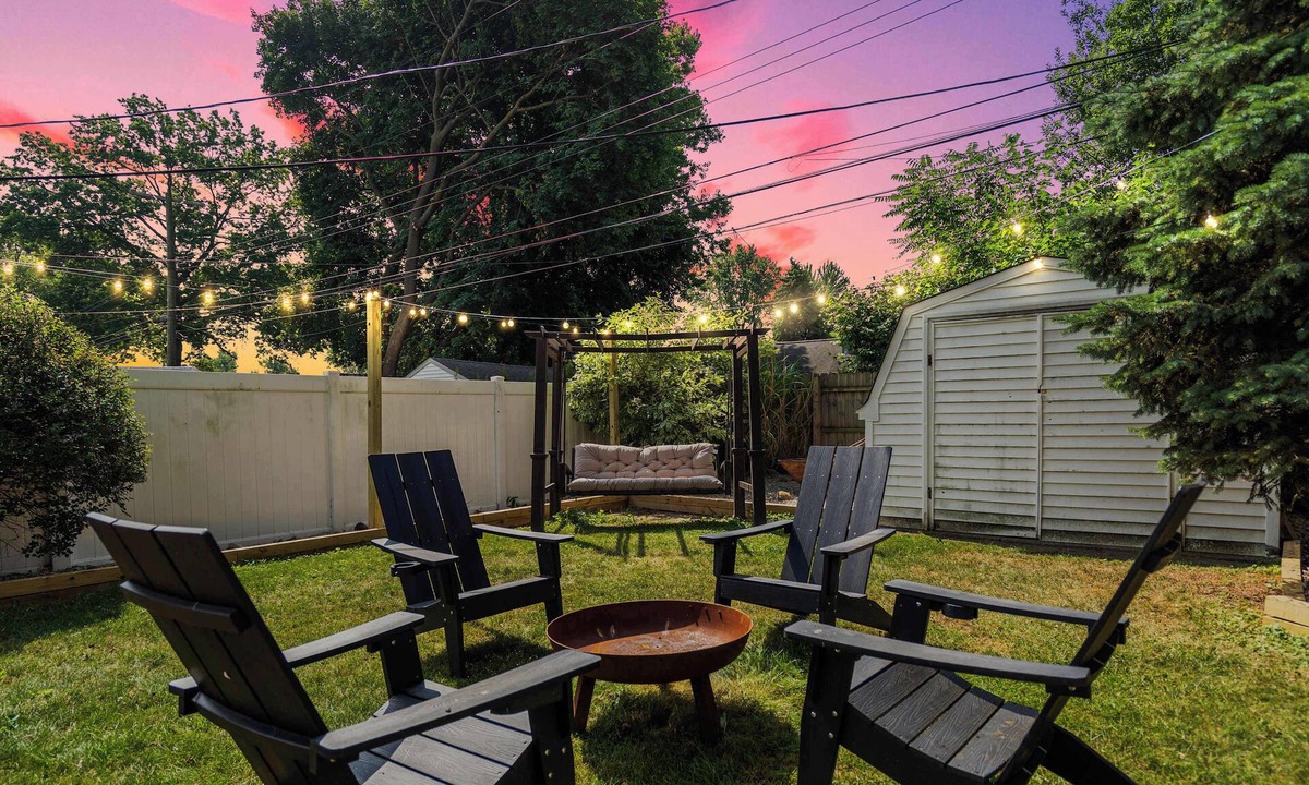 Ferndale House | Renovated 5BR/2BA - Gym & Barrel Sauna