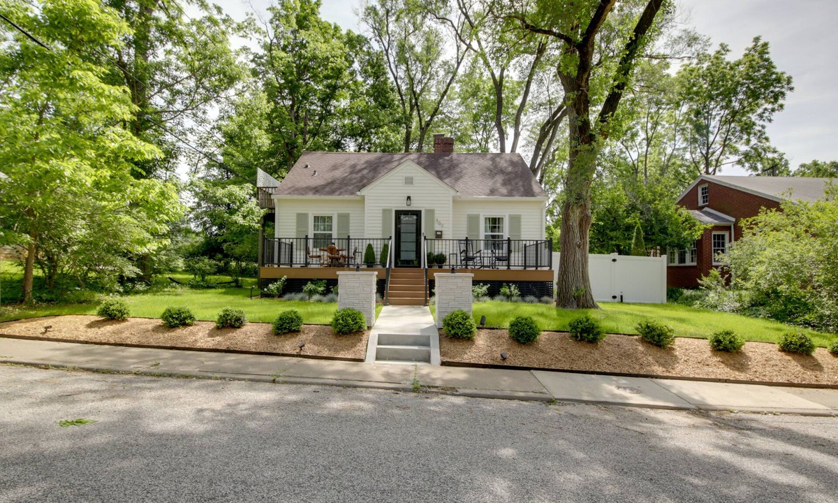 Bloomington House | Renovated Bloomington Home - Steps to Campus!