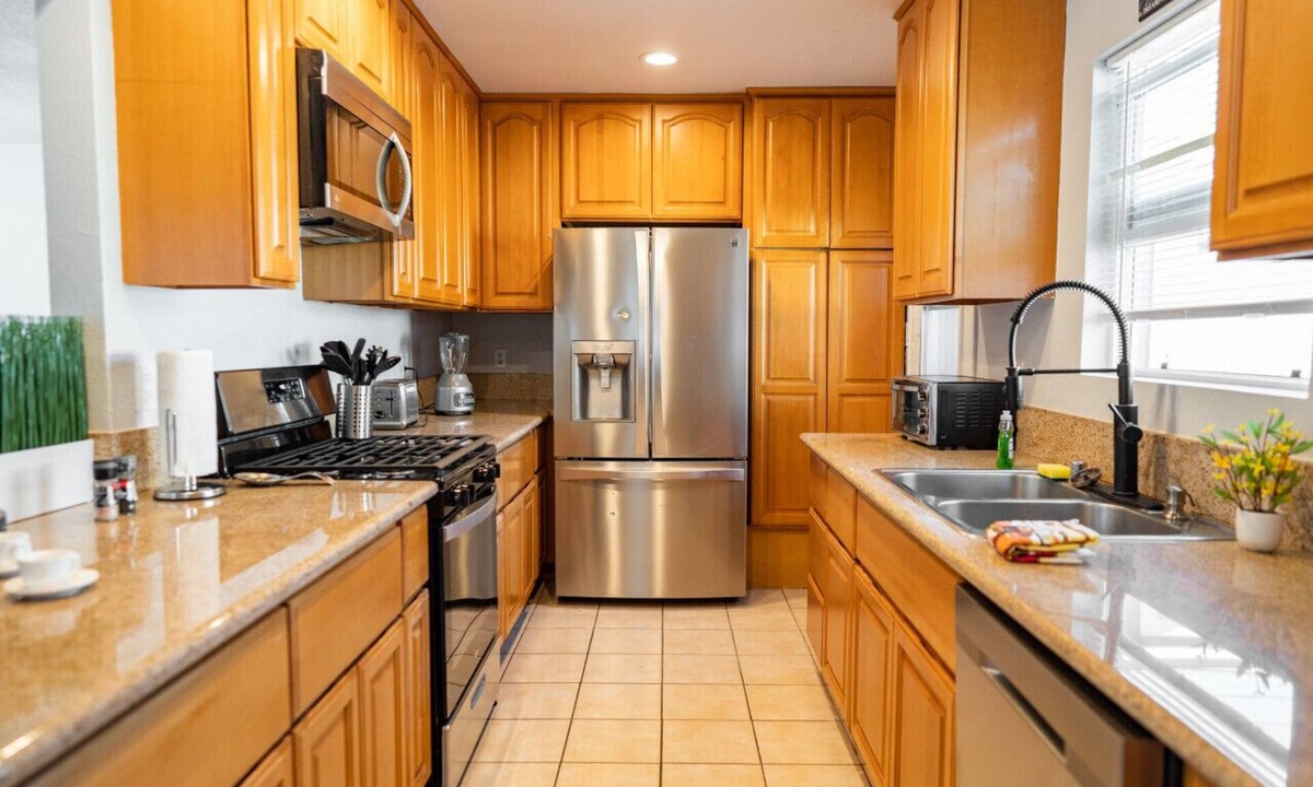 Northwest Torrance House | RENOVATED/REMODELED 3BR HOUSE in TORRANCE with FENCED YARD p11