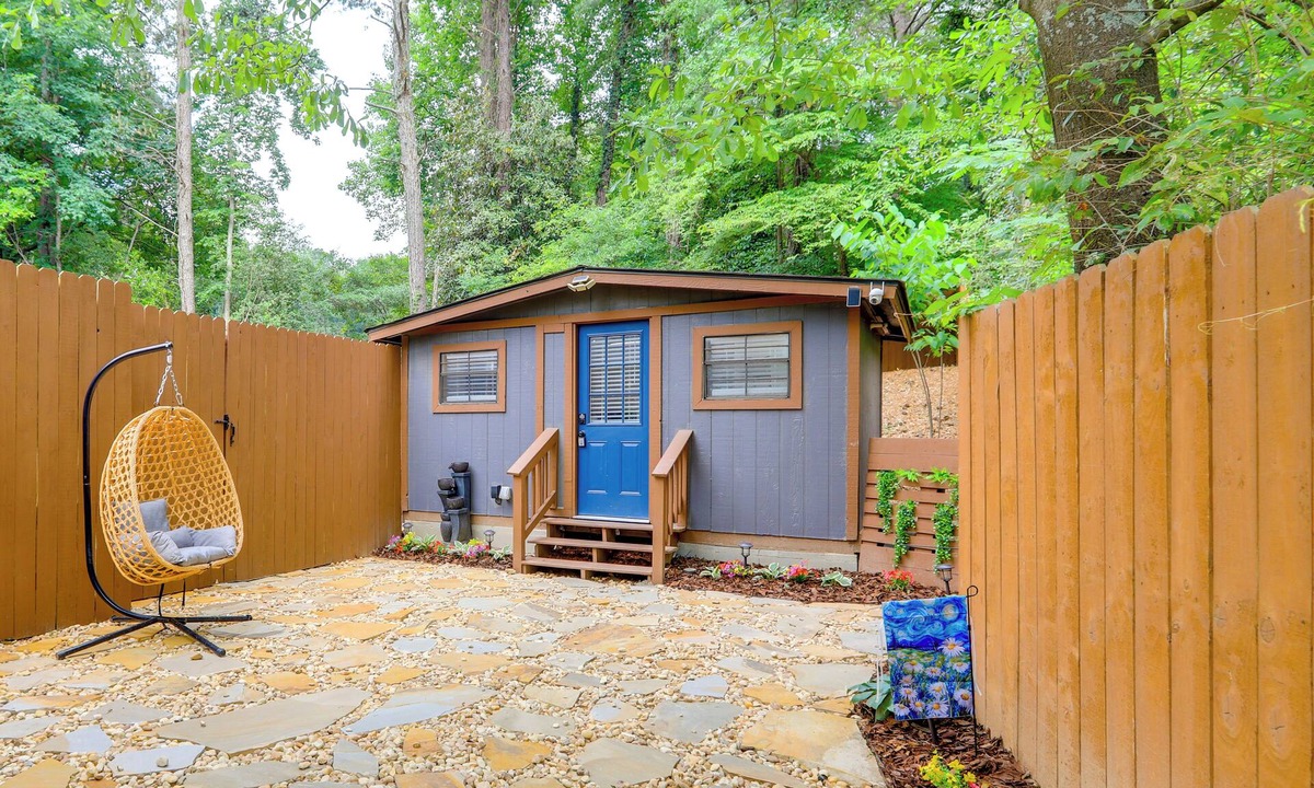 Collier Heights Apartment | Retreat for Couples & Artists! Atlanta Tiny Home