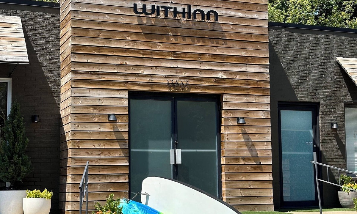 Shorewood-Tower Hills-Harbert House | Retreat WithInn-Relaxation Centrally Located to Beaches and Walkable Restaurants
