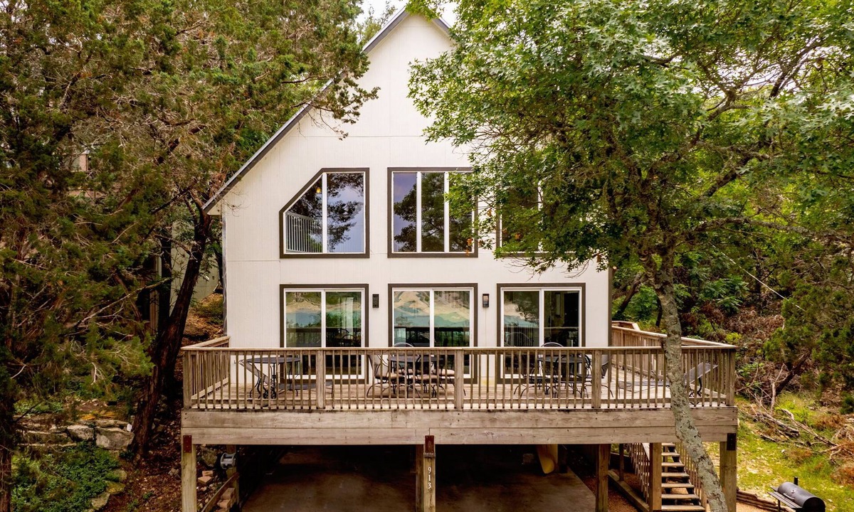 Canyon Lake House | Reunion Beach Lakefront Getaway Hot Tub, Fire Pit, Walk to Water