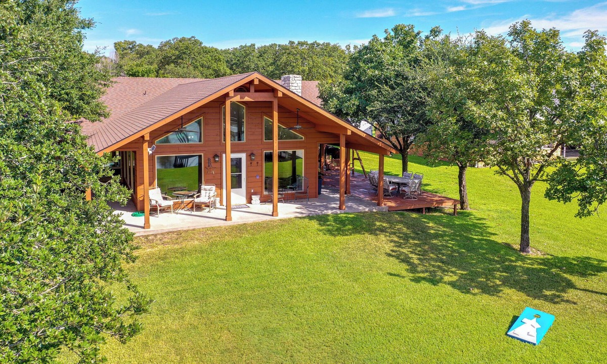 Log Cabin Cottage | Rhodes Retreat w/Dock on Cedar Creek Lake!