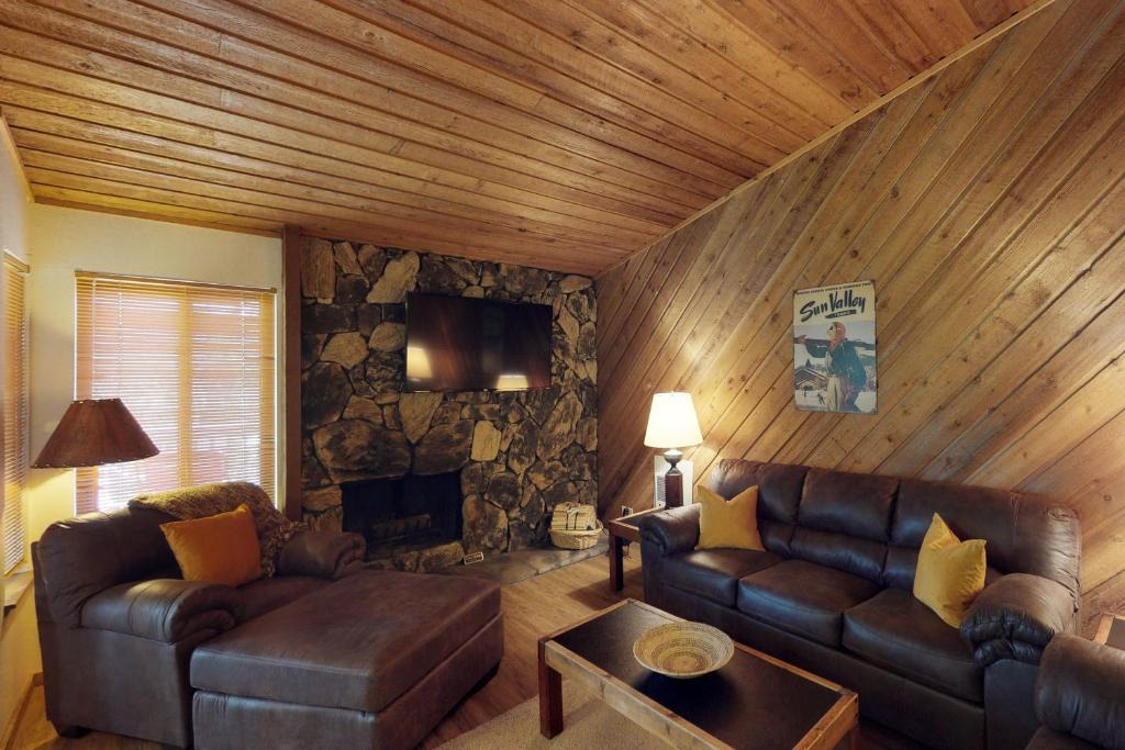 Elkhorn Village Apartment | Ridge Hideaway
