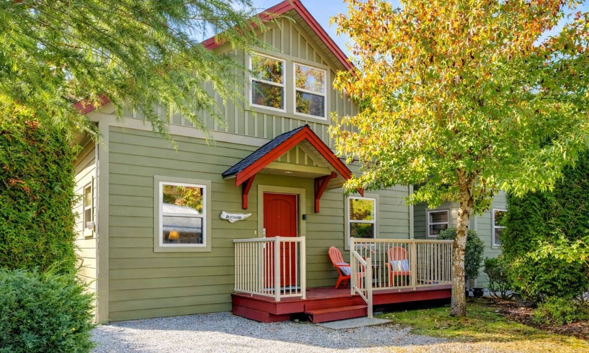 Regional District of Nanaimo Cabin | Right across from the pool & hot-tub!