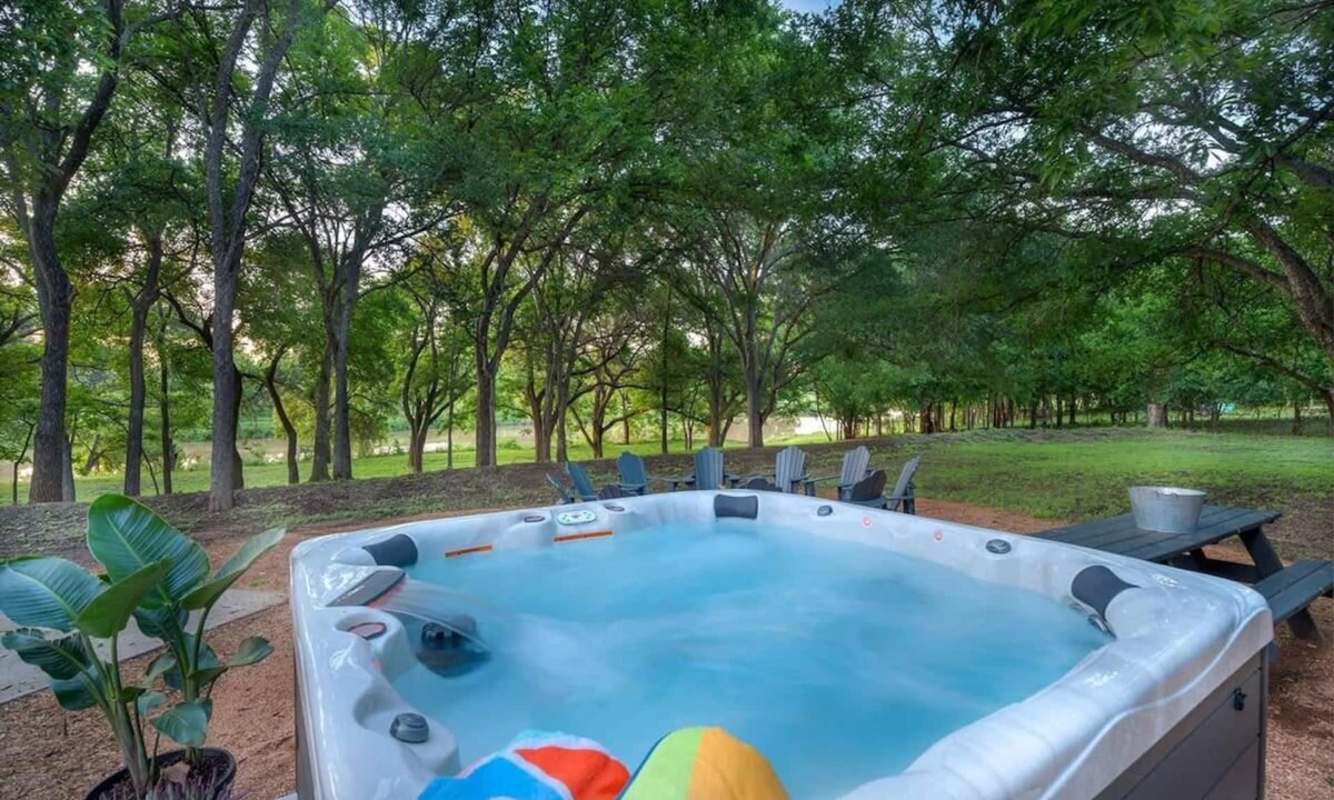 Stonewall House | Rio Ranchito, Hot tub, River Front!