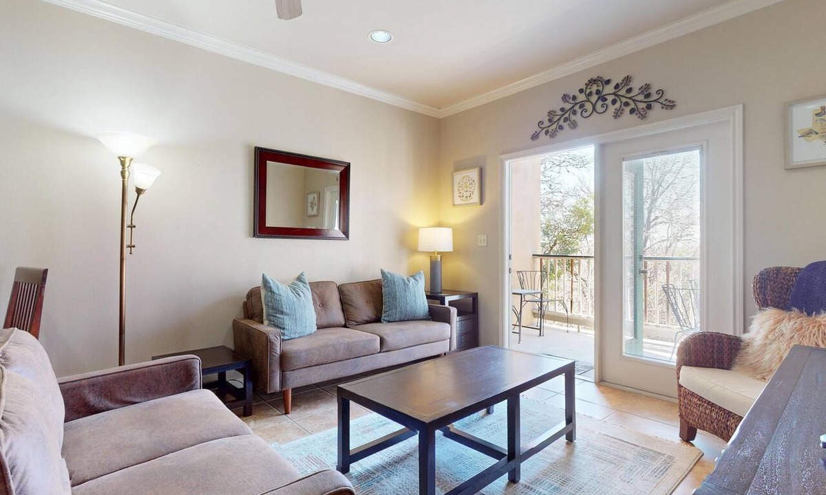 Gruene Condo | River City Resorts: VG 103: Condo Overlooking the Guadalupe, Free Tubes!