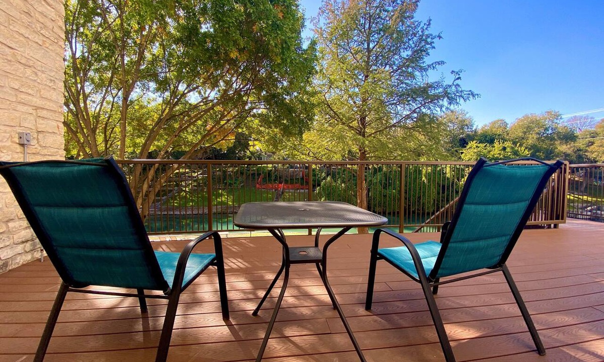 New Braunfels Condo | River City Resorts: INV 115: Free Tubes, On Comal, Walk to Schlitterbahn