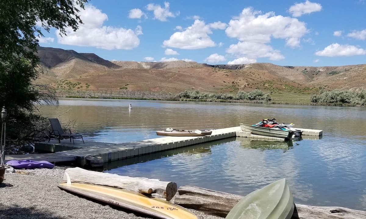 Hagerman Cabin | RIVER FRONT CABIN IN HAGERMAN PARADISE. USE KAYAKS TO ENJOY.