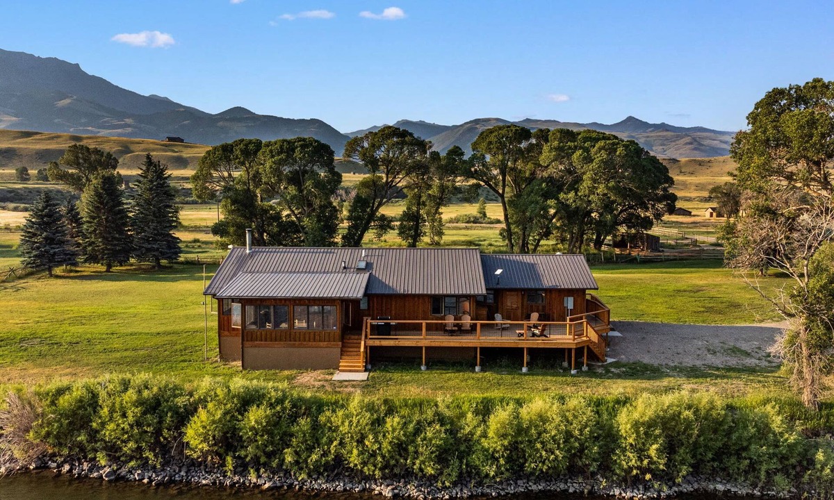 Pray House | River Rose - Fully remodeled charming ranch style cabin on Yellowstone River!