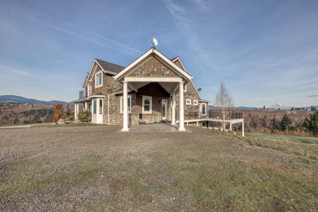 Hood River House | River Song Country Chateau