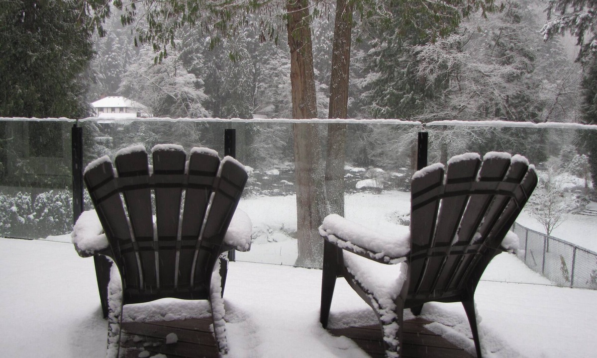 District of North Vancouver House | Riverfront Bed And Breakfast - Seymour Room