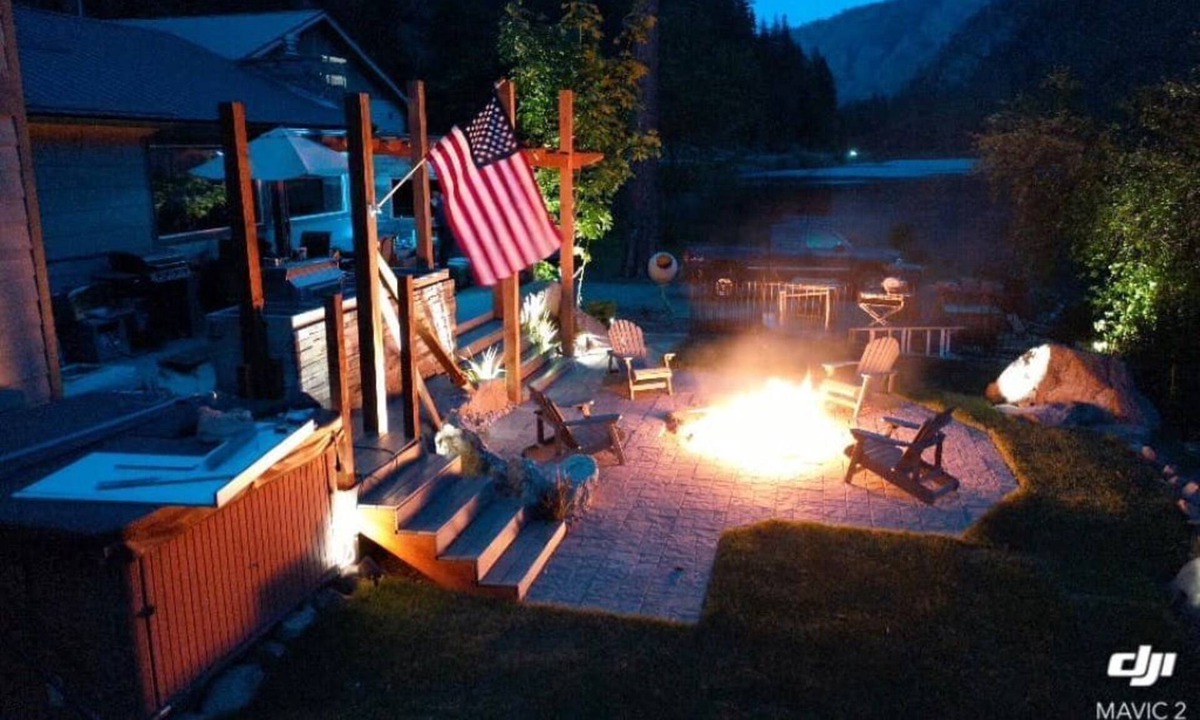 Winton House | Riverfront! Outdoor Ent, Hot Tub, Views & Pet Friendly. Minutes to Leavenworth!