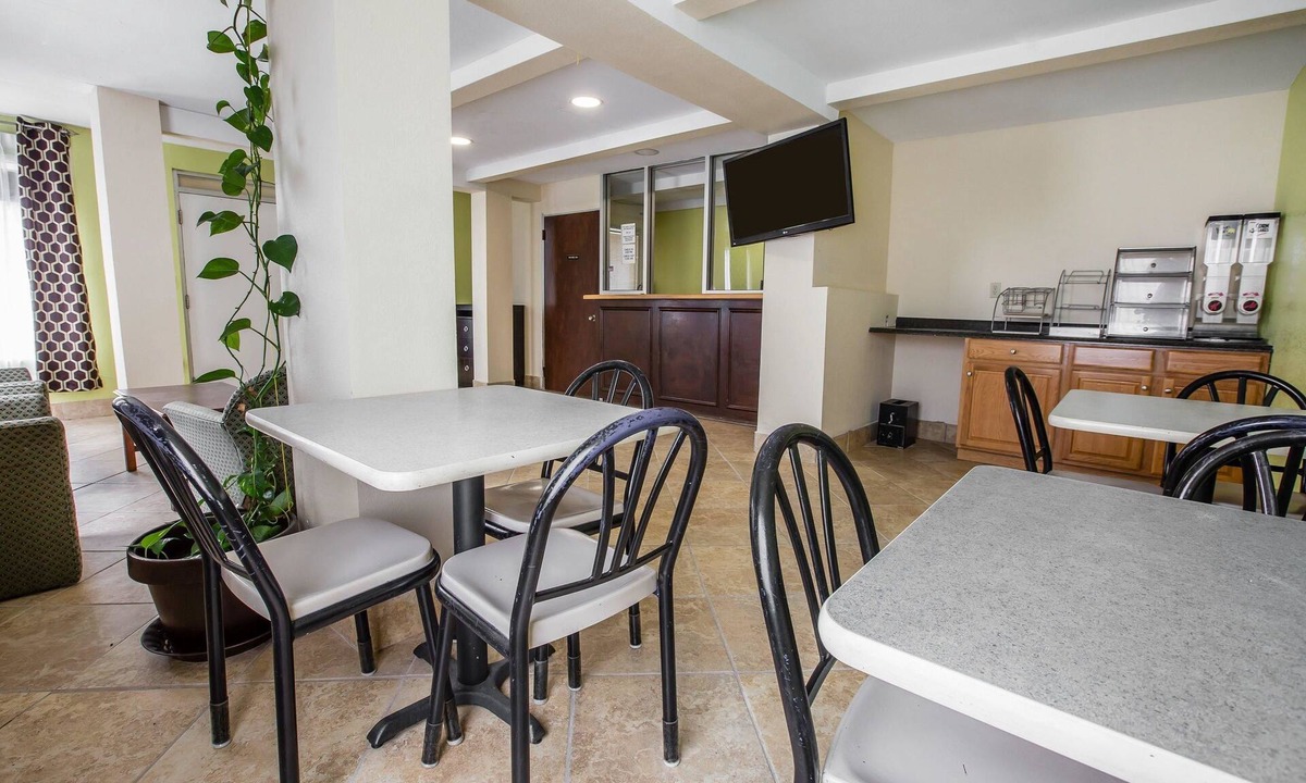 Laurens Hotel | Rodeway Inn Laurens