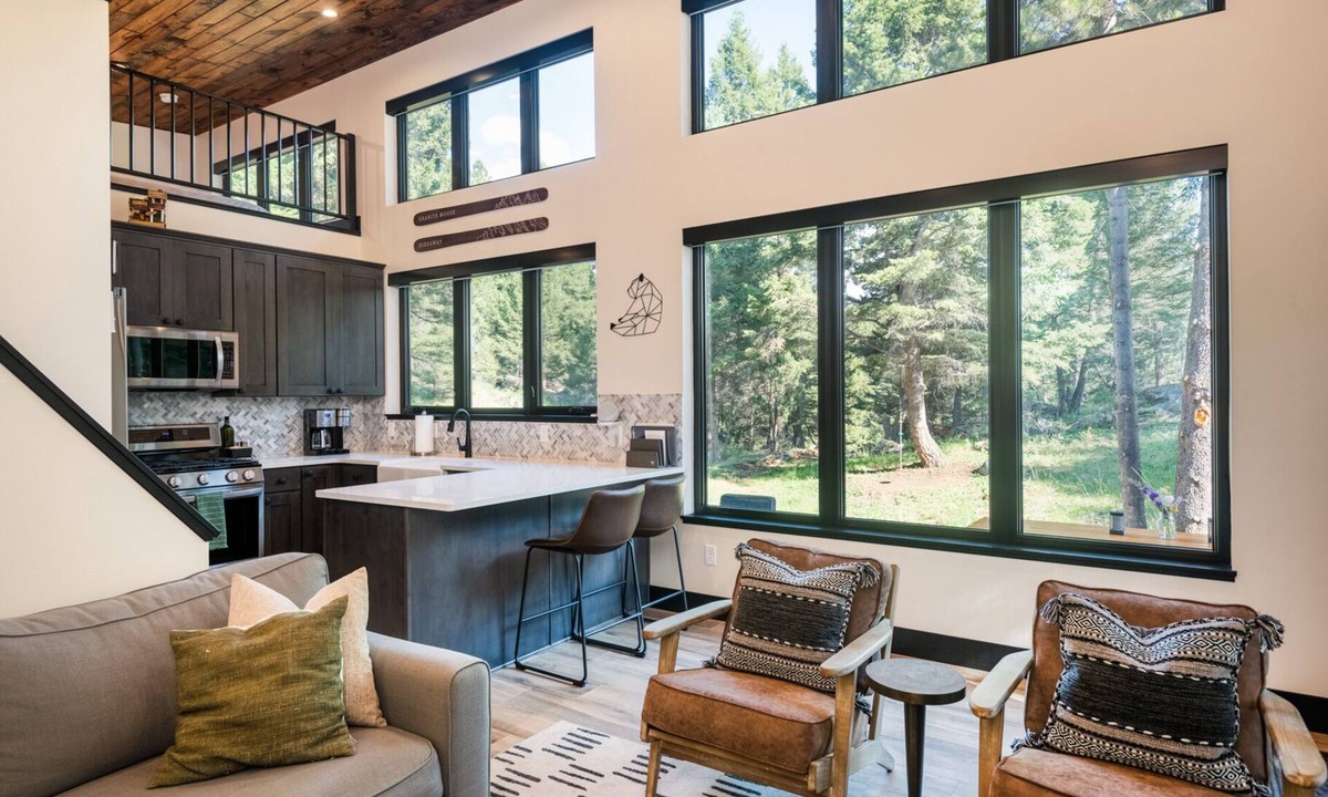 Philipsburg Cabin | Romantic Private Cabin for Couples! Ski, Hike, Relax, Hot Tub!