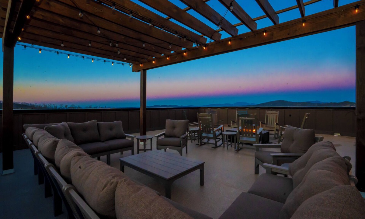 Chalet Village North Cabin | RoofTSumLo: Views! POOL, Sky Lounge/Deck, Theater, Games, HotTub, Wifi, Fire Pit