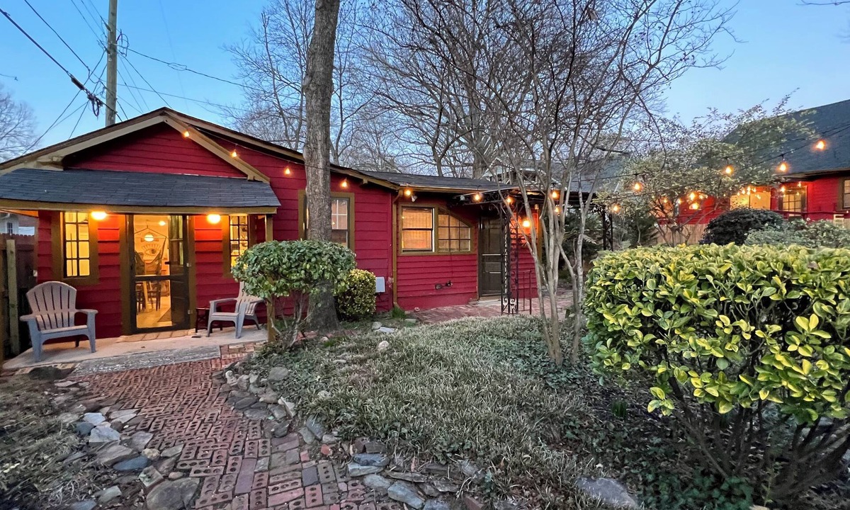 Plaza Midwood Cottage | Rosebud Retreat Cottage In Historic Plaza Midwood Walkable to EVERYTHING