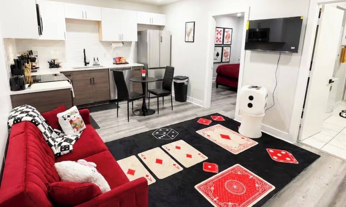 Knox - Henderson Apartment | Royal Flush Casino Escape Modern Luxury Getaway