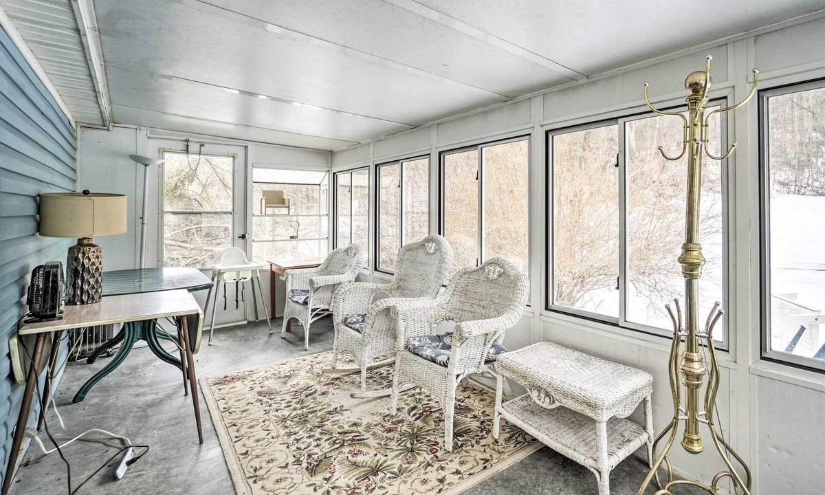 Sugar Grove Cottage | Rustic Family Home + Acreage ~ 20 Mi Hocking Hills