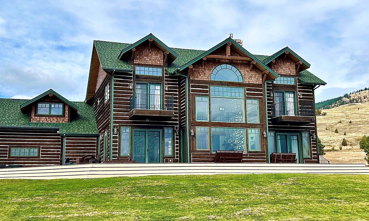 Dayton House | Rustic Retreat on Flathead Lake