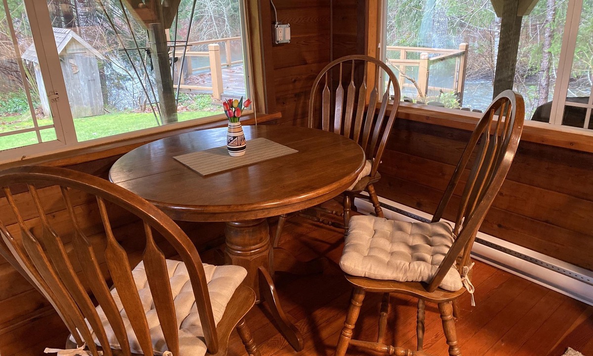 Courtenay Cabin | Rustic riverside cabin with easy access to town, trails and Mt Washington