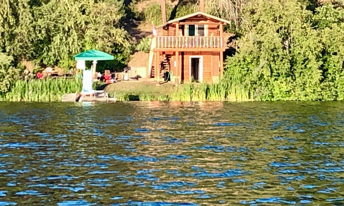 Valley Apartment | Rustic Ruby Retreat Cozy Cabin on Jump Off Joe Lake w/Dock & Mt. Views-