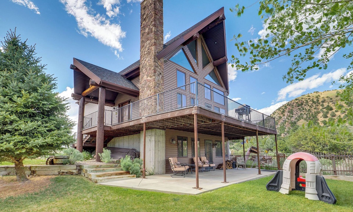 Sterling Cabin | Rustic Sterling Cabin: Walk to Palisade Lake!