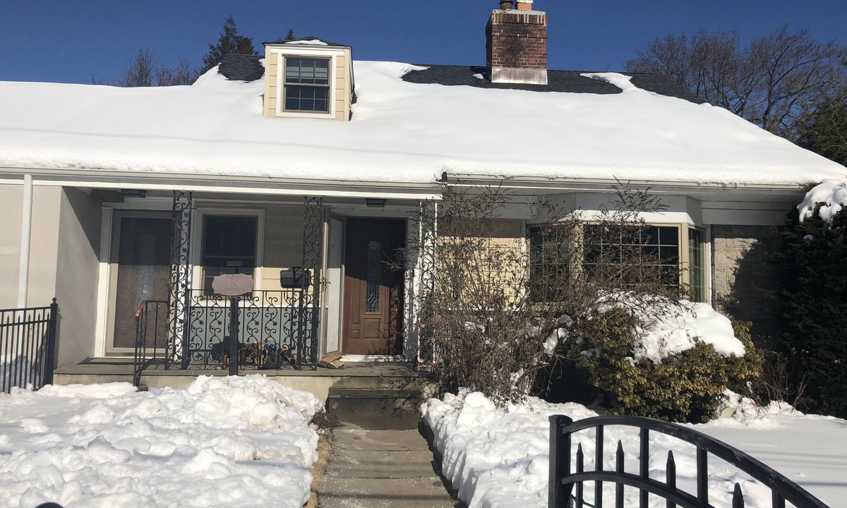 North Side House | Safe and easy walk to NYC Trains