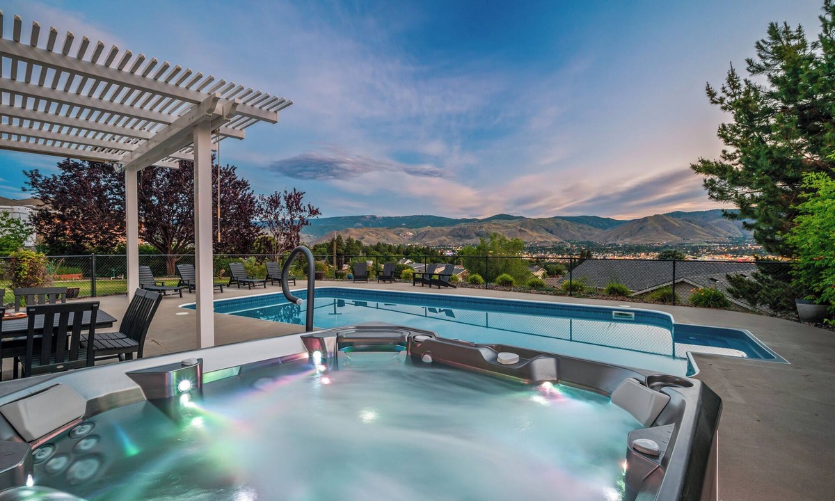 East Wenatchee House | Saltwater pool, hot tub, spacious home with game room, great valley views