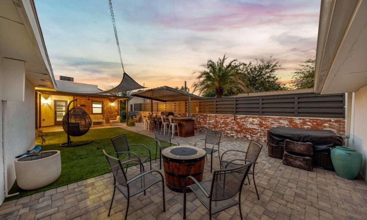 Sam Hughes House | Sam Hughes/1 BD 1 BA/Shared Yard/Casita