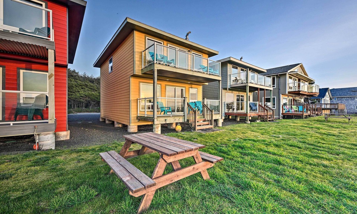 Waldport Cottage | Sanderling Sea Cottages, Unit 9 with Ocean Views!