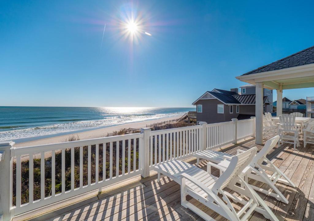 Village of Stump Sound House | Sandy Feet