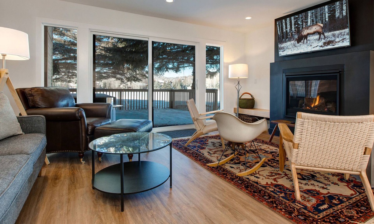 Park Meadows Condo | Scandinavian Paradise, Short Drive to Lifts, Private Hot Tub! Year Round Fun!
