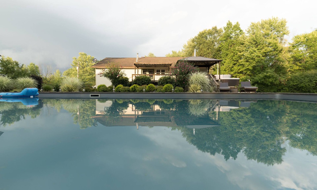 Oberlin House | Secluded 5 acre getaway heated inground pool 6 person hot tub