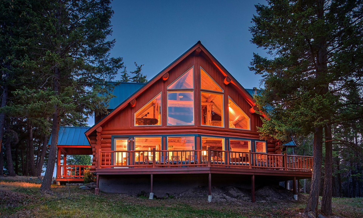 Kalispell House | Secluded & Convenient Glacier-View Log Home on 15 Acres Fully Updated 3BR/2Bath
