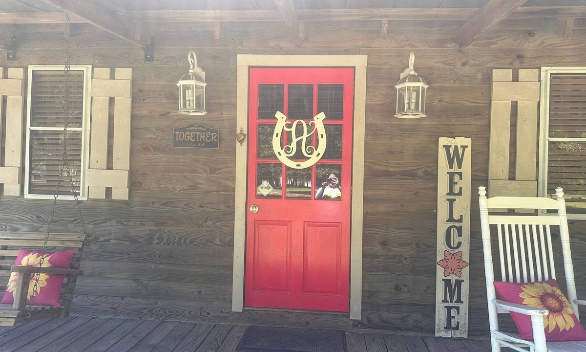 Eutawville Cabin | Secluded Farmstay Pool, Hot Tub & Farm Animals