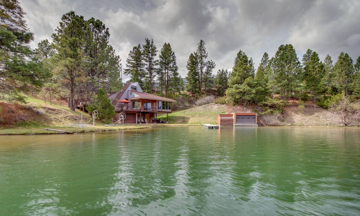 Wolf Creek Cabin | Secluded Holter Lake Vacation Rental w/Deck!