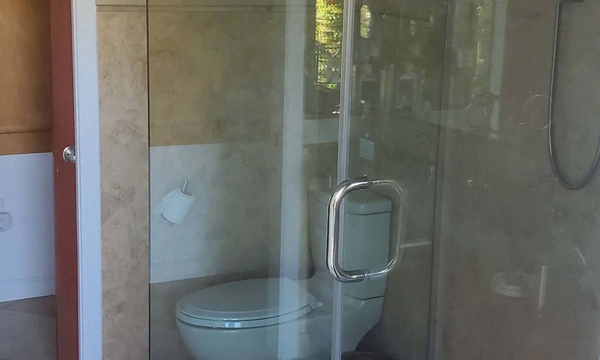 Palms House | Separate Entrance, Furnished, Sleeps 4, 1 bathroom perfect for FIFA World Cup