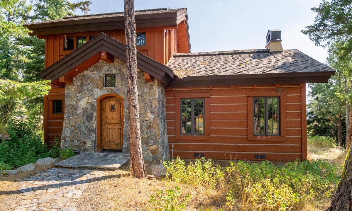 Tamarack House | Serene Cottage | Ski-In/Ski-Out, Private Hot Tub