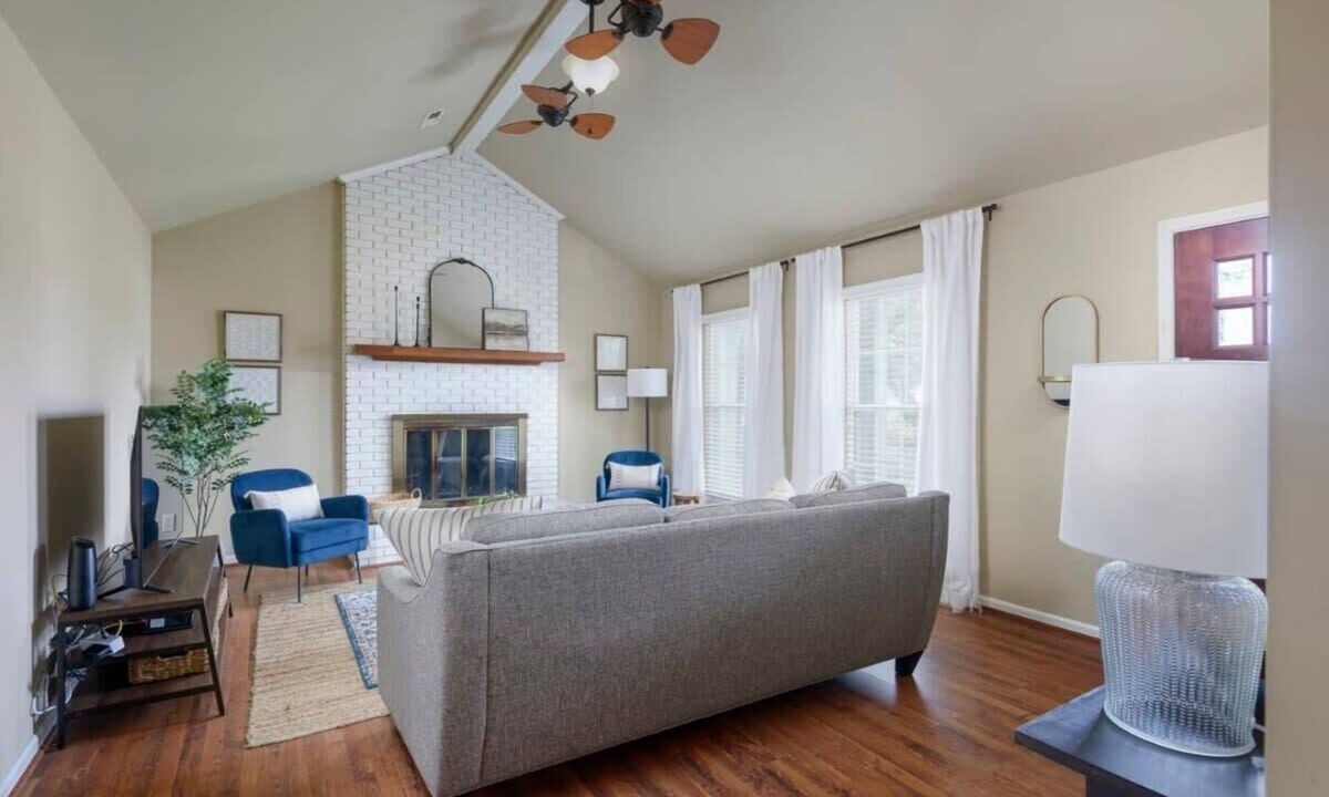 Pineville House | Serene Pineville | Screened Patio | 5 Min Atrium